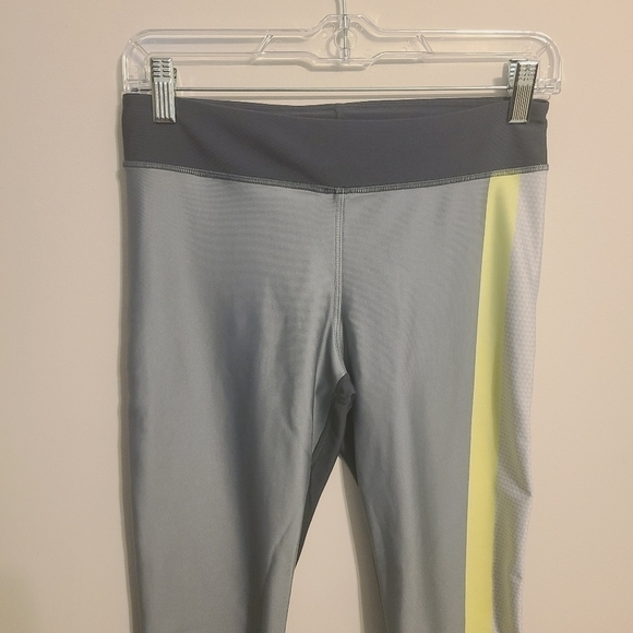 Under Armour | Women's Gray Colorblock Heat Gear Leggings (Size Small) - Picture 4 of 11